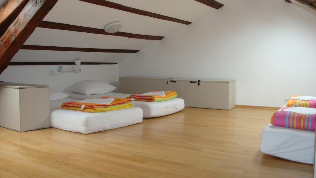 Hostel Alieti Izola Habitación foto